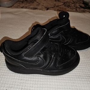 Nike Court Borough Low 2 baby/toddler shoes in black. 